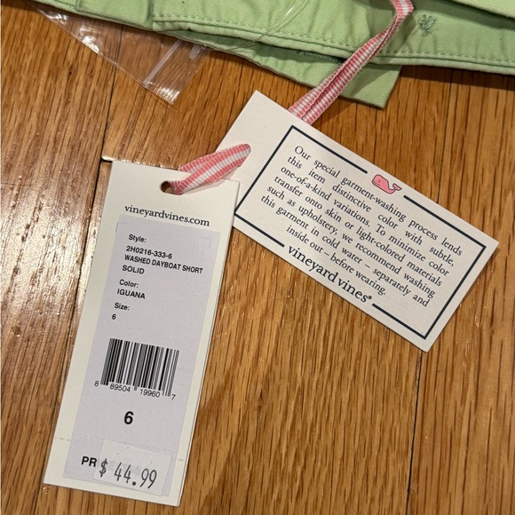 Vineyard Vines Women's Light Green Dayboat Shorts. Size 6. New with tags - Picture 5 of 6